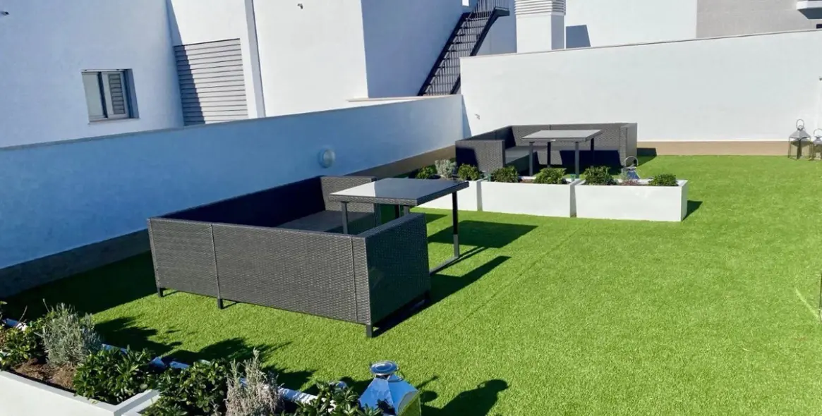 Long-term rent of middle floor apartment in La Campana 1