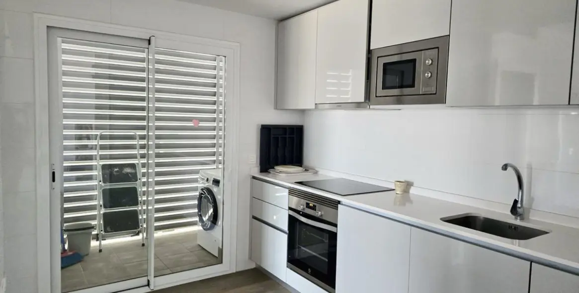 Long-term rent of middle floor apartment in La Campana 2