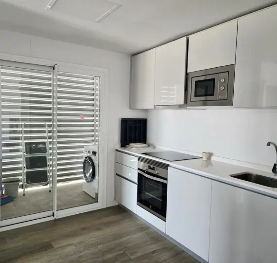 Long-term rent of middle floor apartment in La Campana