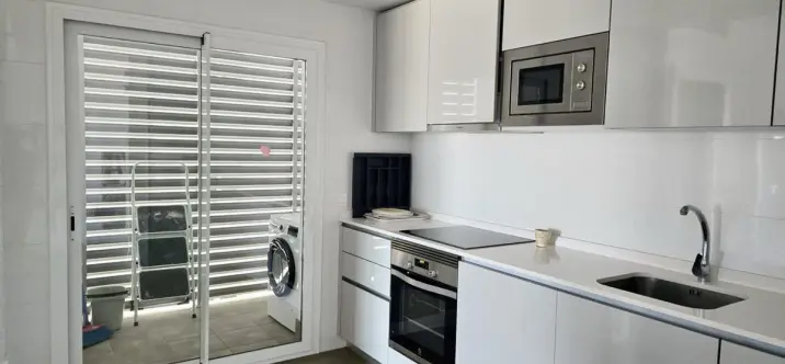 Long-term rent of middle floor apartment in La Campana 1