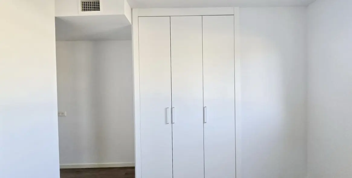 Long-term rent of middle floor apartment in La Campana 4