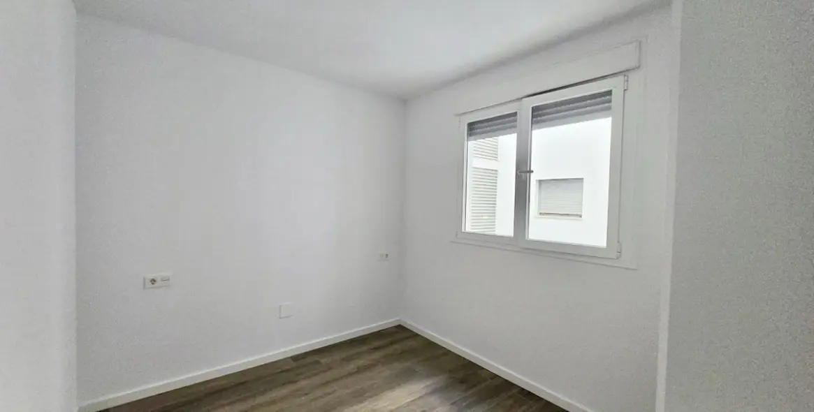 Long-term rent of middle floor apartment in La Campana 7