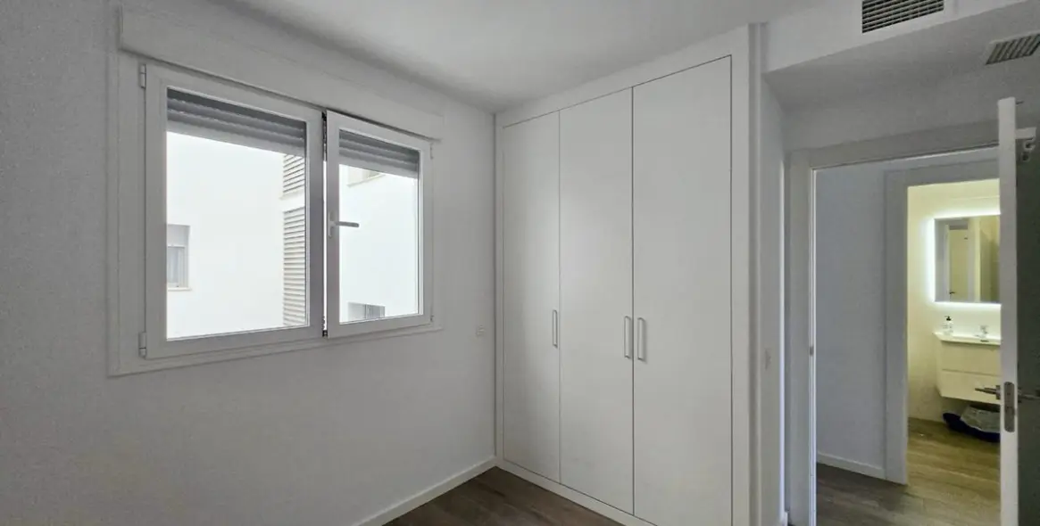 Long-term rent of middle floor apartment in La Campana 8