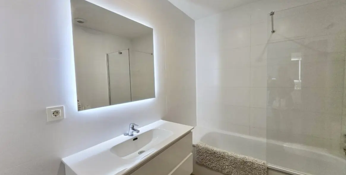 Long-term rent of middle floor apartment in La Campana 9