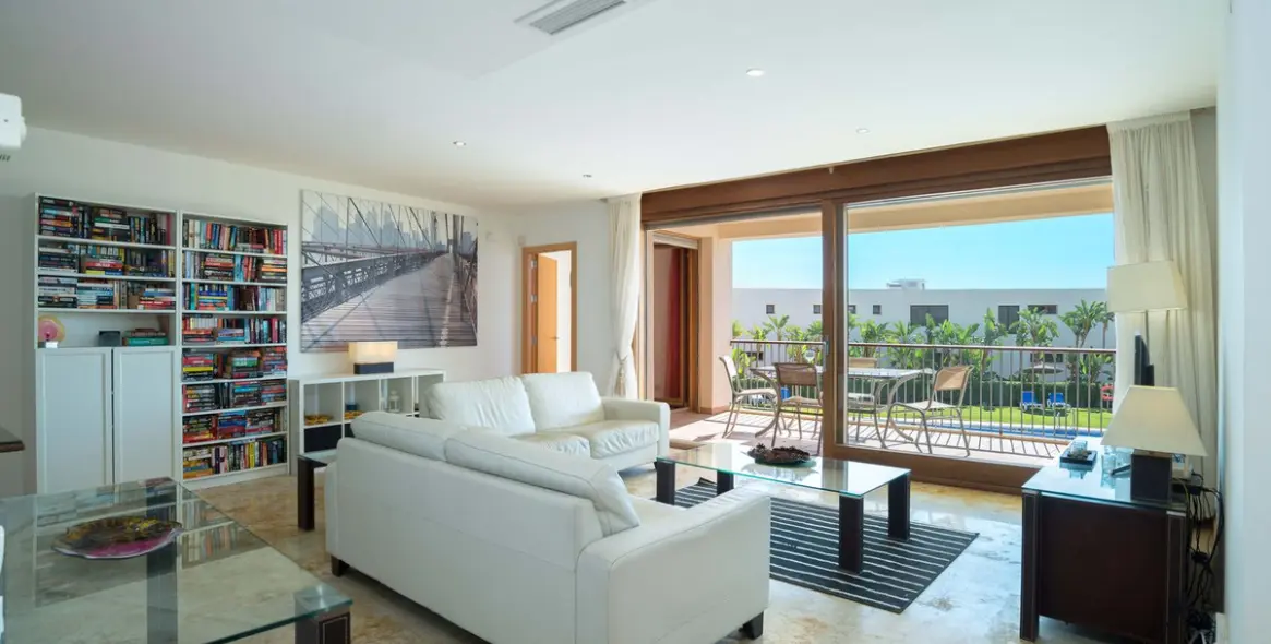 Sale of ground floor apartment in Altos de los Monteros 4