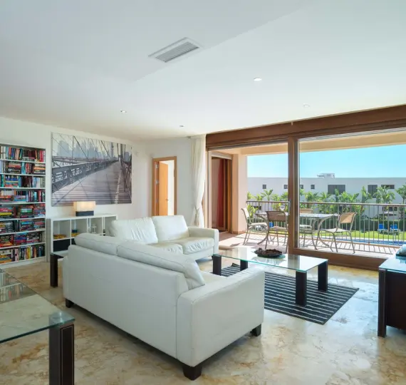 Sale of ground floor apartment in Altos de los Monteros