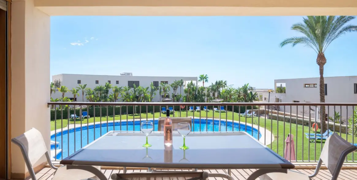 Sale of ground floor apartment in Altos de los Monteros 8