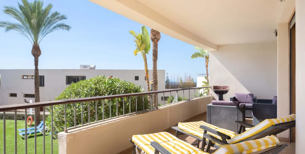 Sale of ground floor apartment in Altos de los Monteros 9