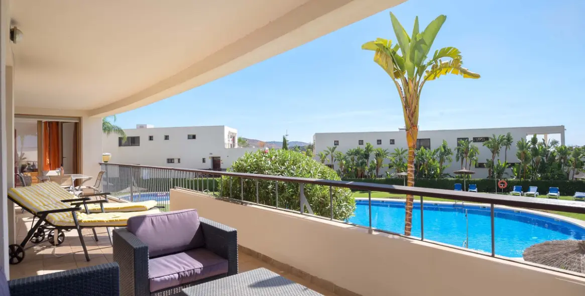 Sale of ground floor apartment in Altos de los Monteros 11
