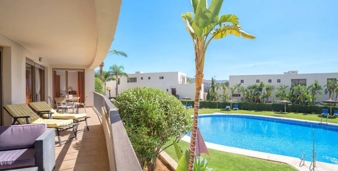 Sale of ground floor apartment in Altos de los Monteros 12