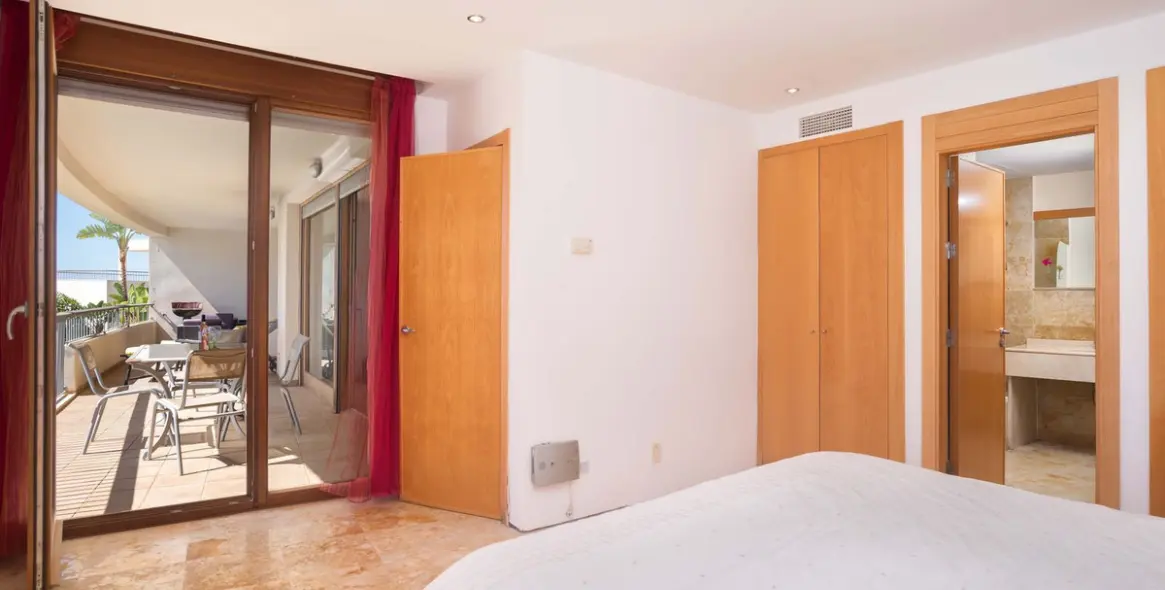 Sale of ground floor apartment in Altos de los Monteros 16