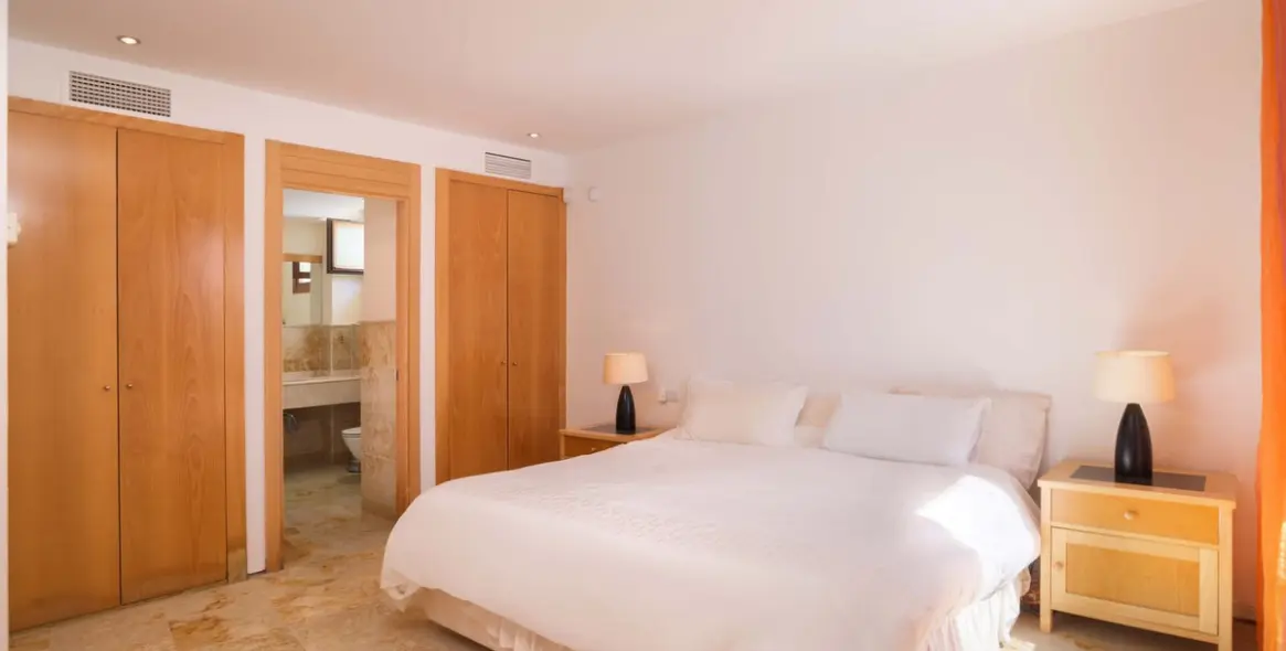 Sale of ground floor apartment in Altos de los Monteros 17