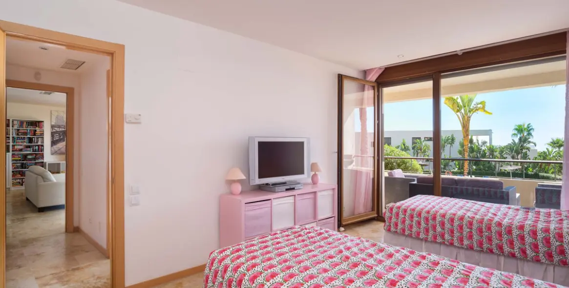 Sale of ground floor apartment in Altos de los Monteros 20