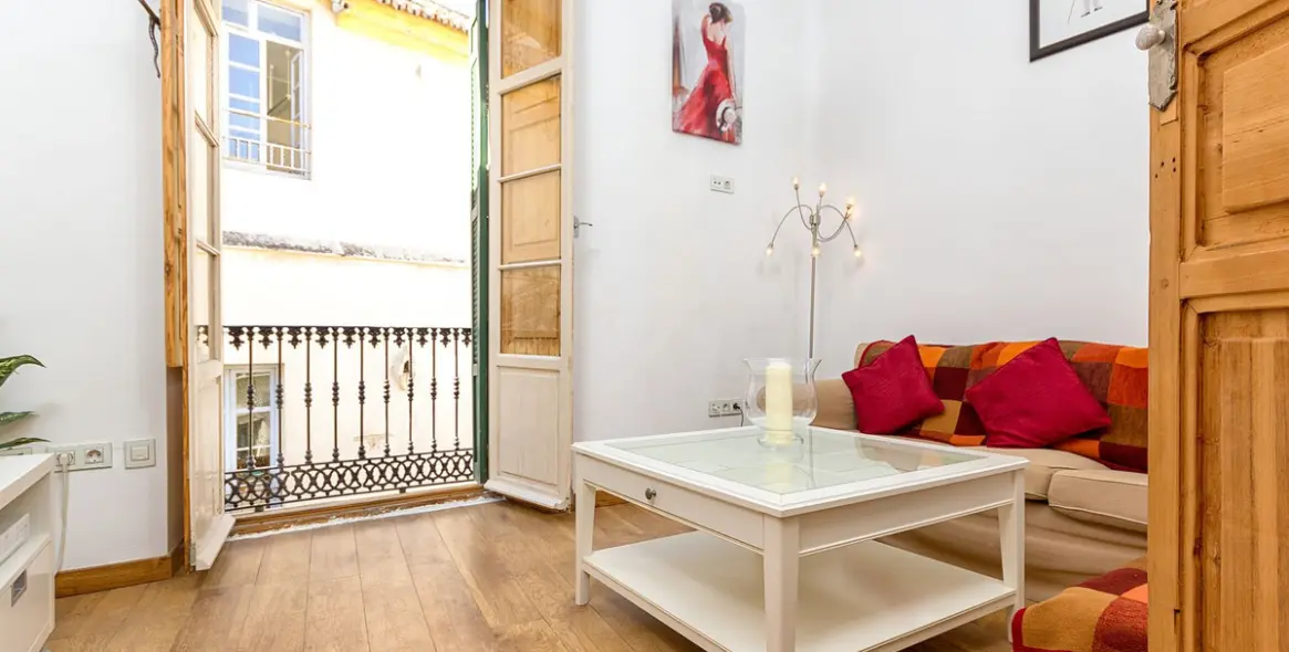 Sale of middle floor apartment in Málaga Centro 2
