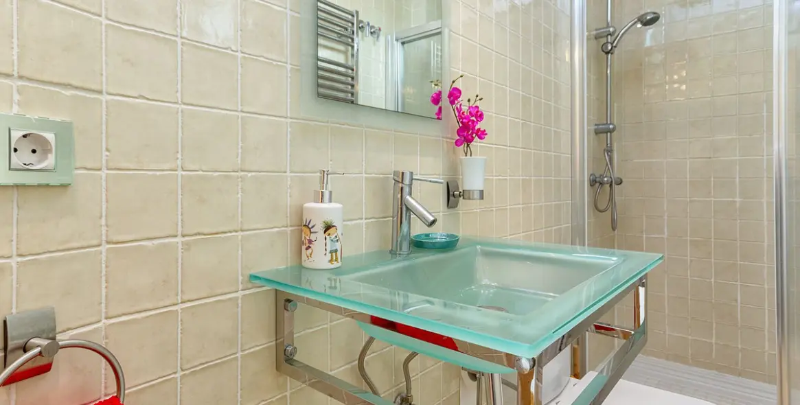 Sale of middle floor apartment in Málaga Centro 15