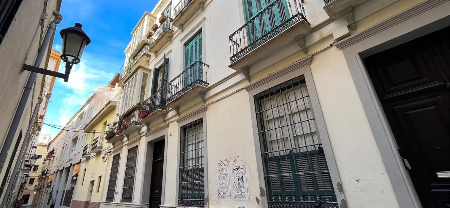 Продажа апартаментов на среднем этаже в Málaga Centro 0