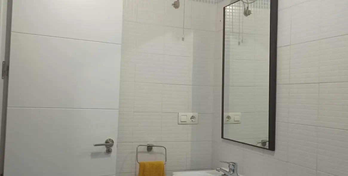 Sale of middle floor apartment in Málaga 5