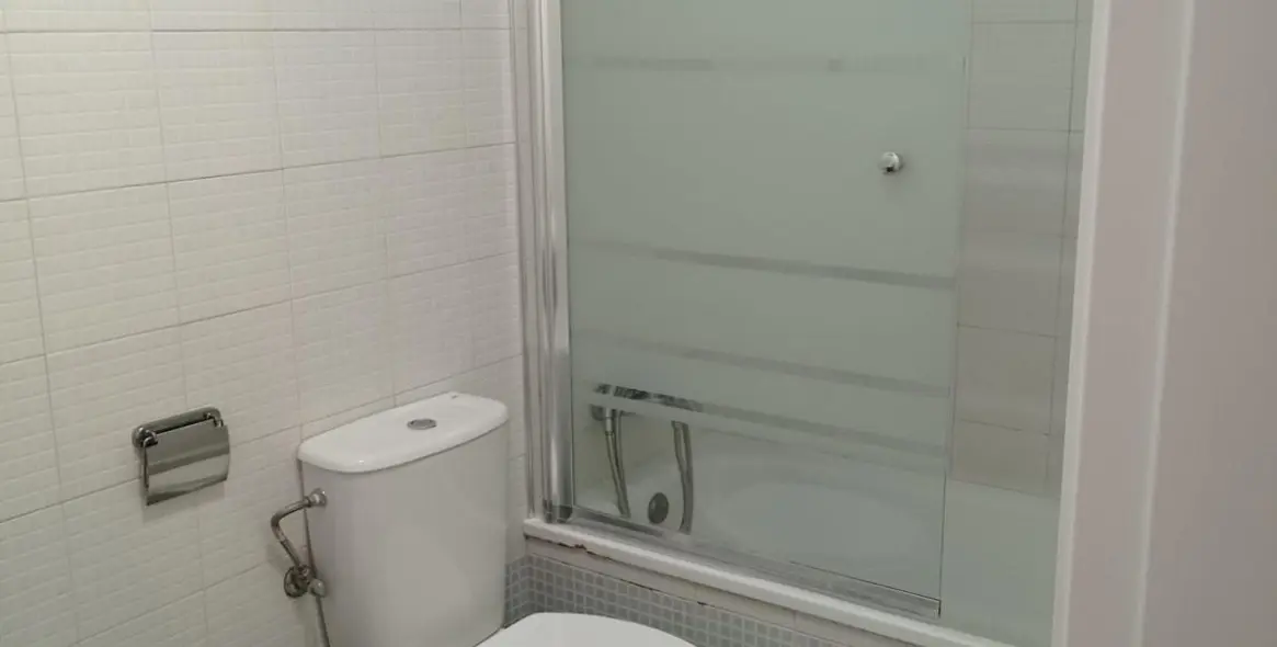 Sale of middle floor apartment in Málaga 6