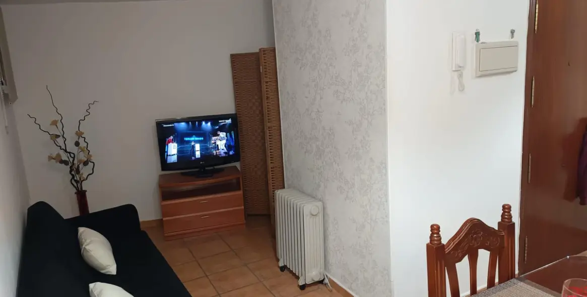 Sale of middle floor apartment in Málaga 8