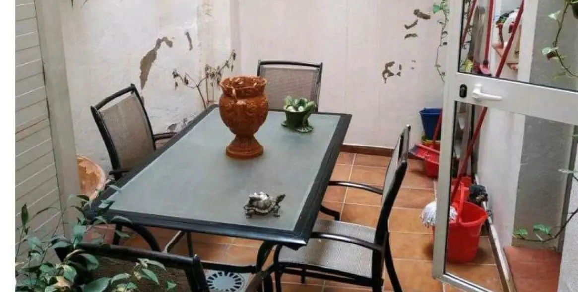 Sale of middle floor apartment in Málaga 10