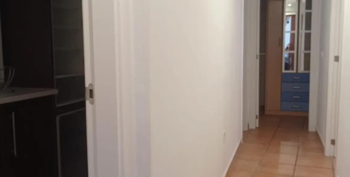 Sale of middle floor apartment in Málaga 11