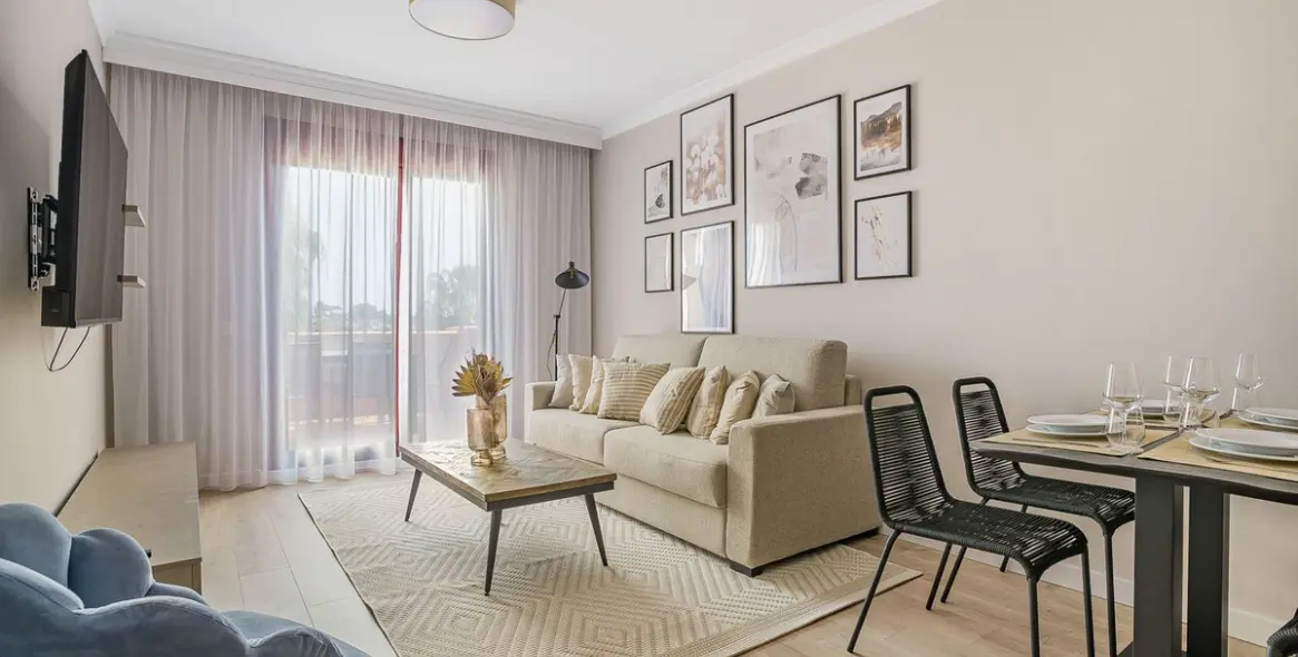 Sale of penthouse duplex in El Paraiso 4