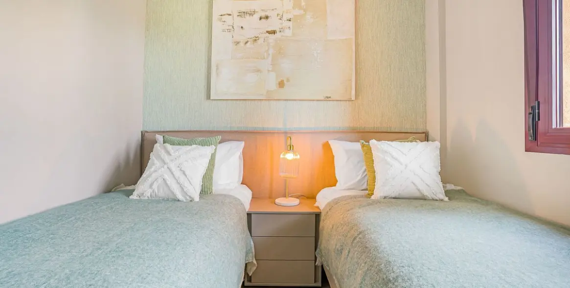 Sale of penthouse duplex in El Paraiso 8