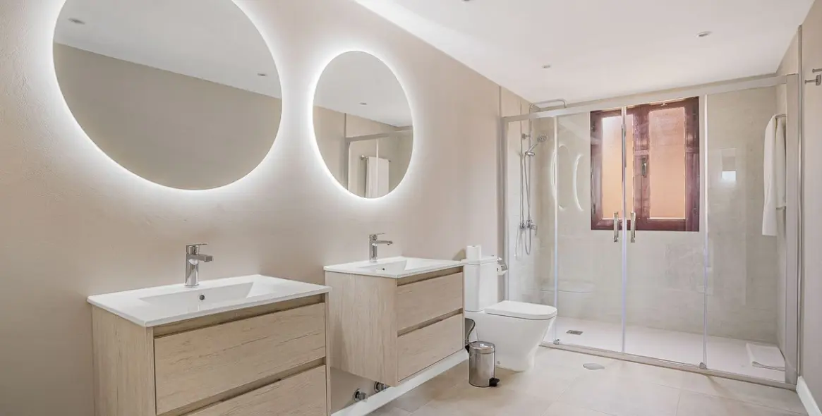 Sale of penthouse duplex in El Paraiso 9