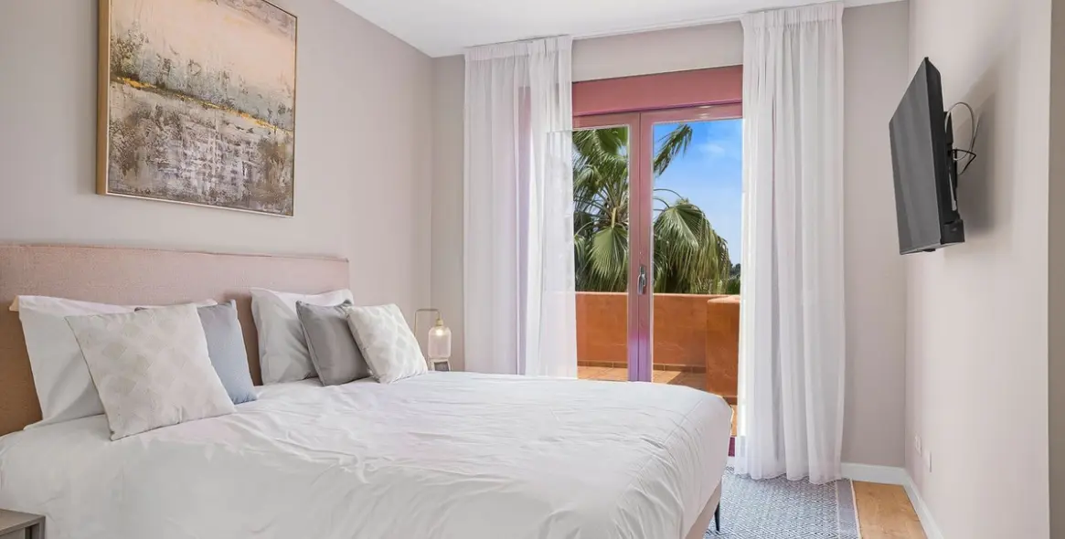 Sale of penthouse duplex in El Paraiso 12