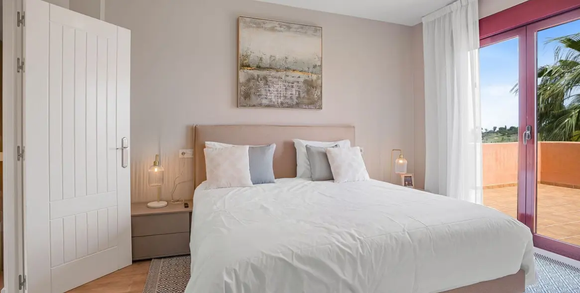 Sale of penthouse duplex in El Paraiso 13