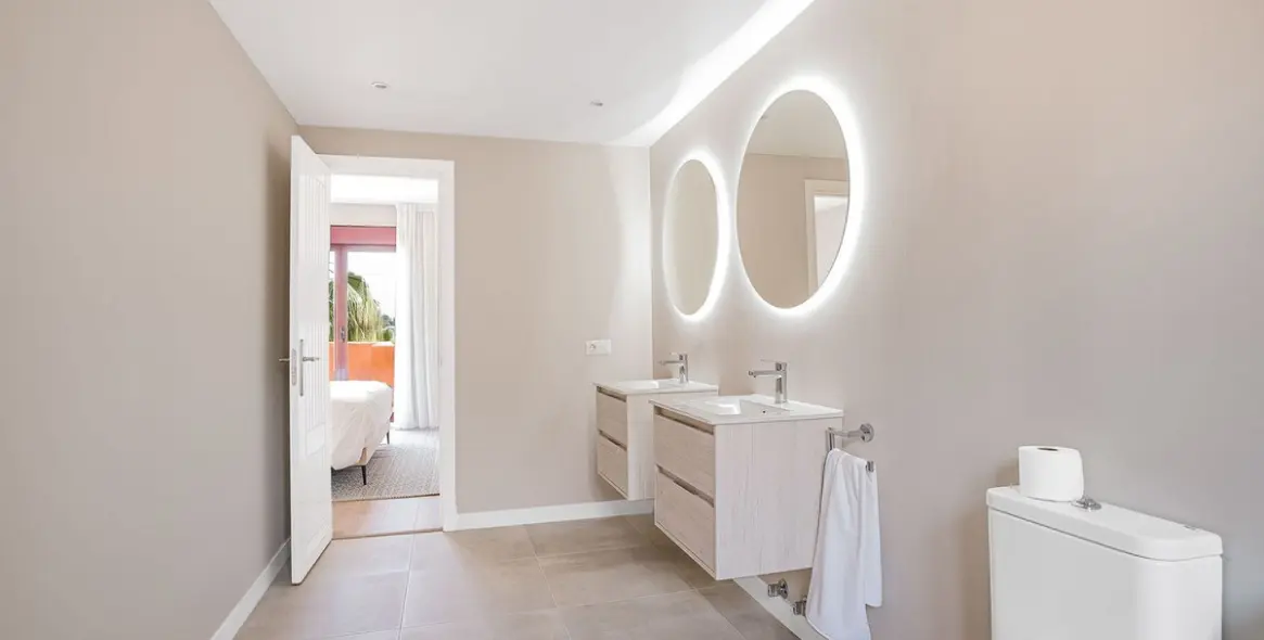 Sale of penthouse duplex in El Paraiso 14