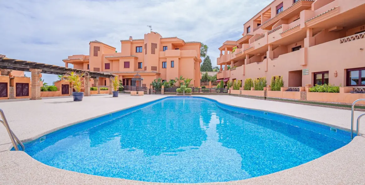 Sale of penthouse duplex in El Paraiso 15