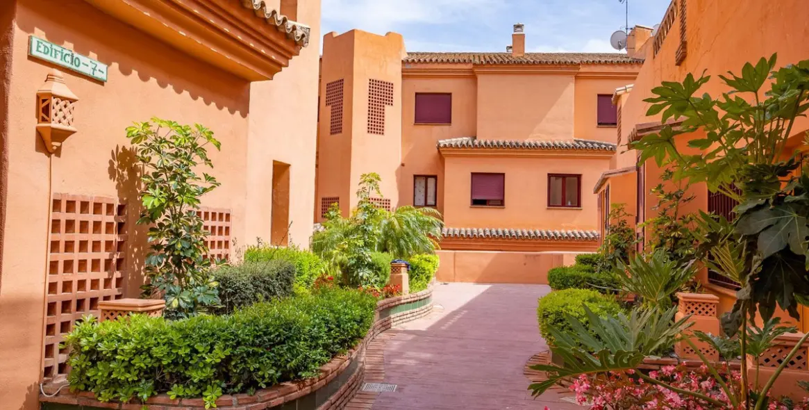 Sale of penthouse duplex in El Paraiso 17