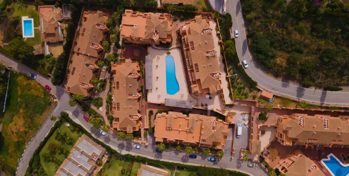 Sale of penthouse duplex in El Paraiso 20