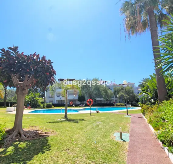 Продажа апартаментов на среднем этаже в Costalita