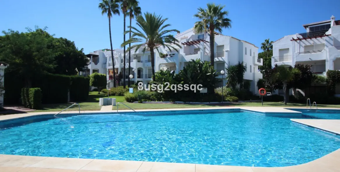 Venta de apartamento en planta media en Costalita 4