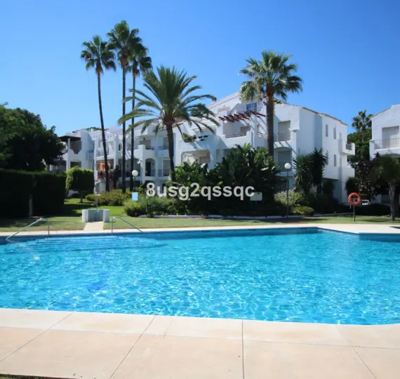 Продажа апартаментов на среднем этаже в Costalita