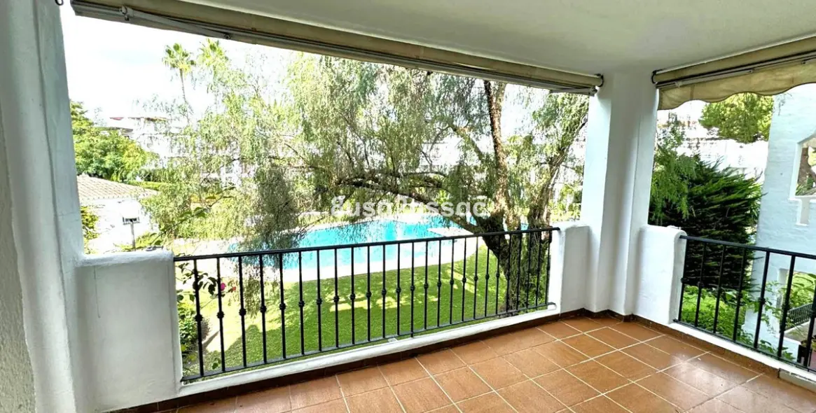 Venta de apartamento en planta media en Costalita 5