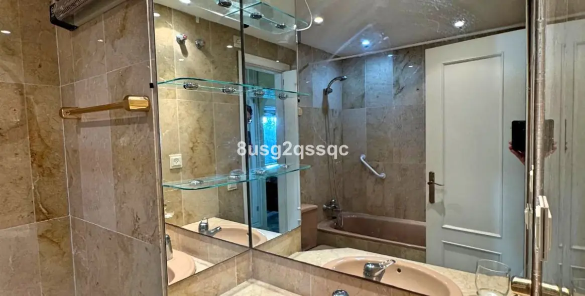 Venta de apartamento en planta media en Costalita 6