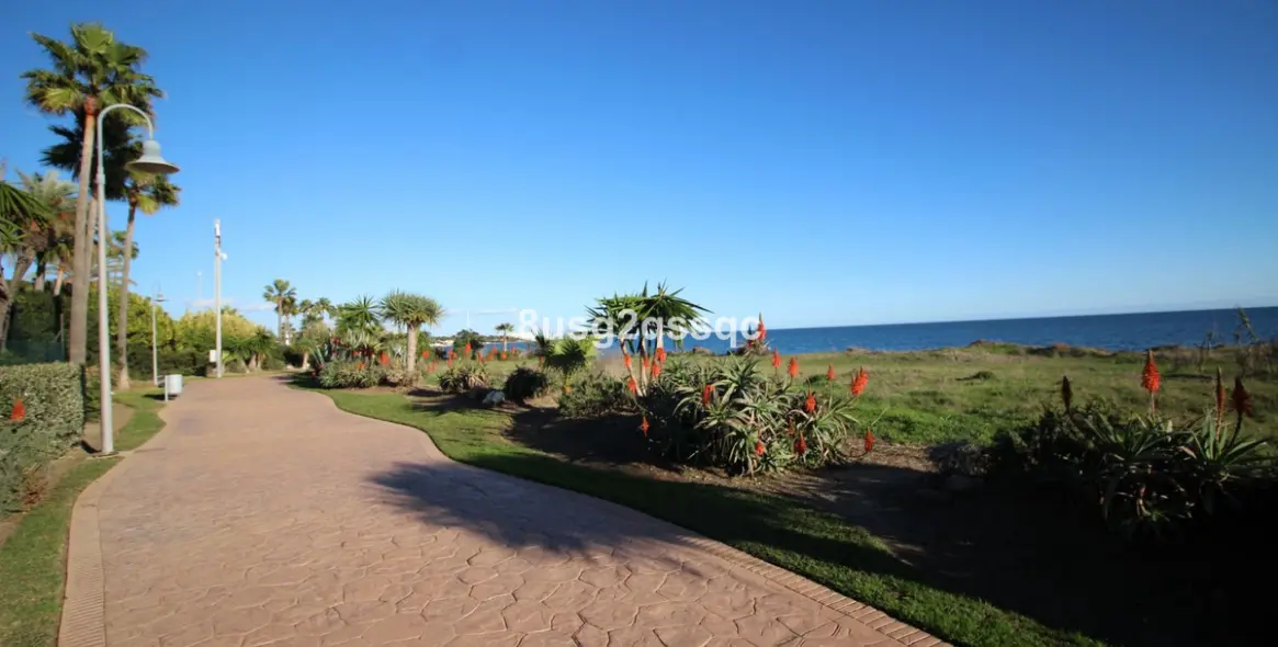 Venta de apartamento en planta media en Costalita 9