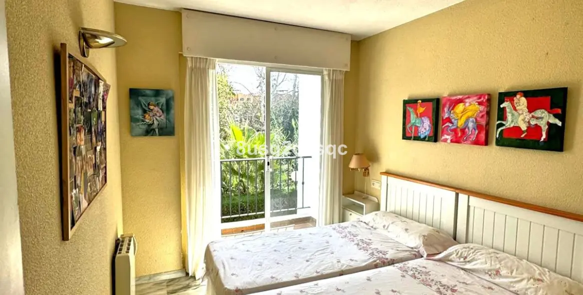 Venta de apartamento en planta media en Costalita 12