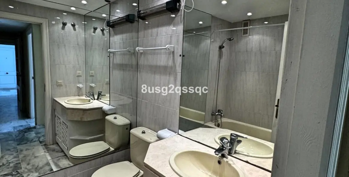 Venta de apartamento en planta media en Costalita 14