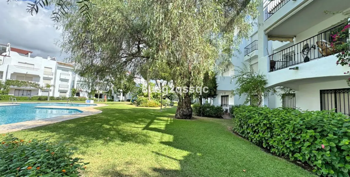 Venta de apartamento en planta media en Costalita 18