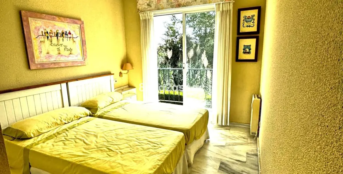 Venta de apartamento en planta media en Costalita 19