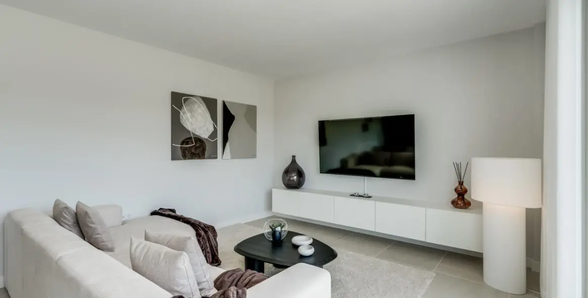 Продажа апартаментов на среднем этаже в Estepona 11