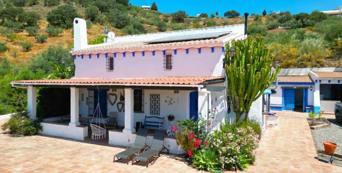 Sale of detached villa in Riogordo 2