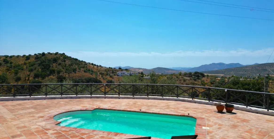 Sale of detached villa in Riogordo 4