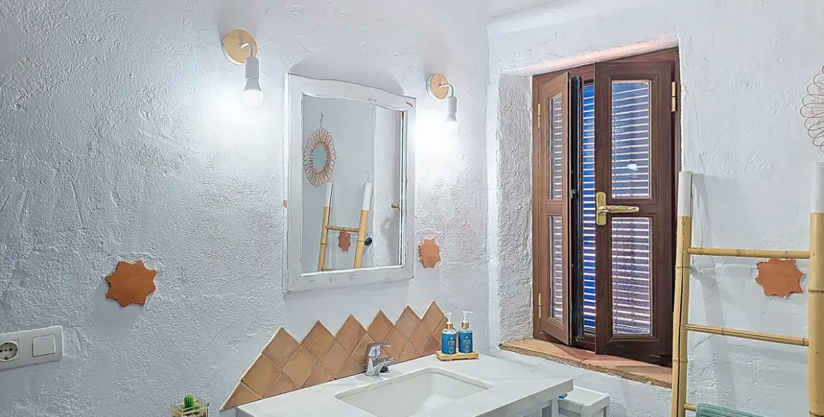 Sale of detached villa in Riogordo 26