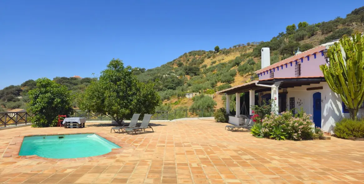 Sale of detached villa in Riogordo 46