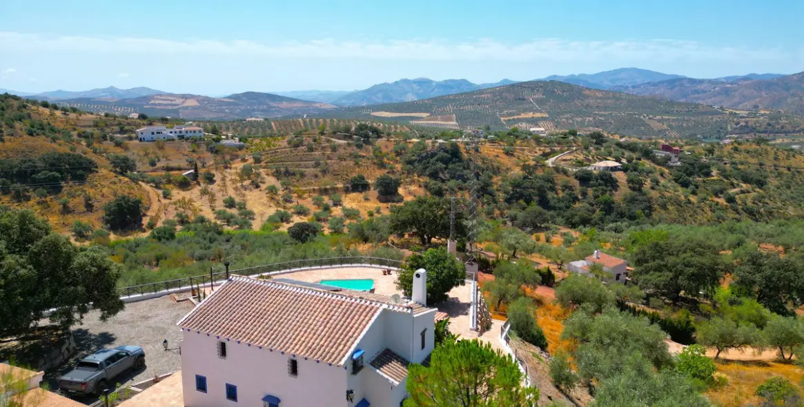 Sale of detached villa in Riogordo 55